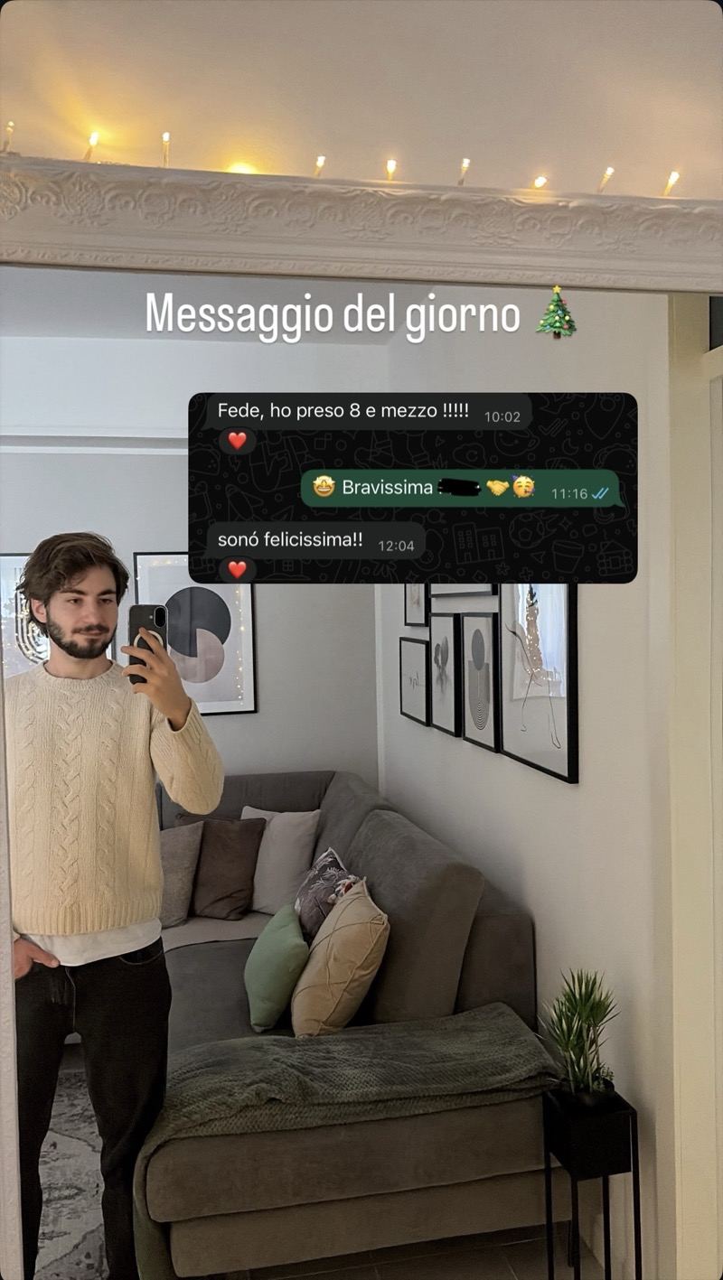 Studentessa felicissima scrive a Fede di aver preso 8 e mezzo, storia Instagram natalizia